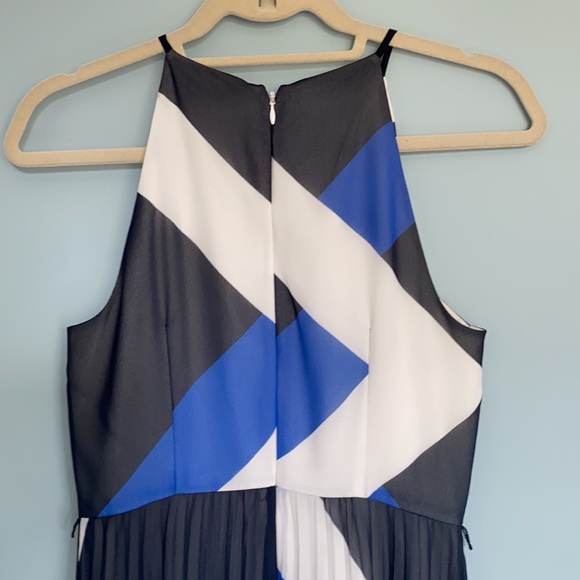 EUC Limited Geometric Print Pleated Dress - Size 2 - Picture 8 of 8